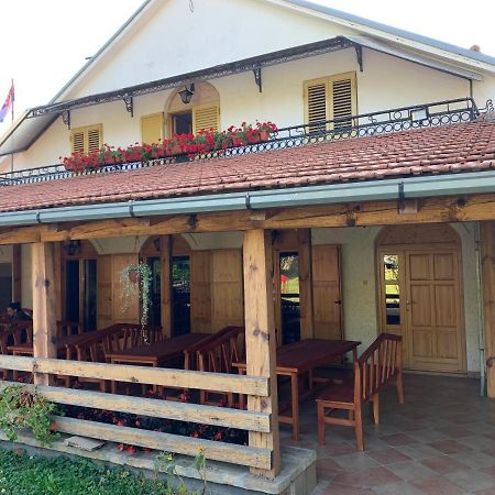 Domacinstvo Bakic Guest House Irig Ngoại thất bức ảnh