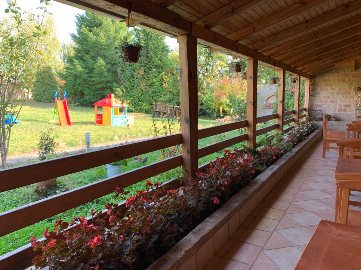 Domacinstvo Bakic Guest House Irig Ngoại thất bức ảnh