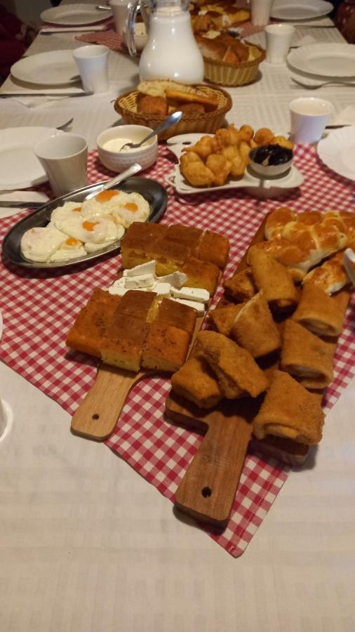 Domacinstvo Bakic Guest House Irig Ngoại thất bức ảnh
