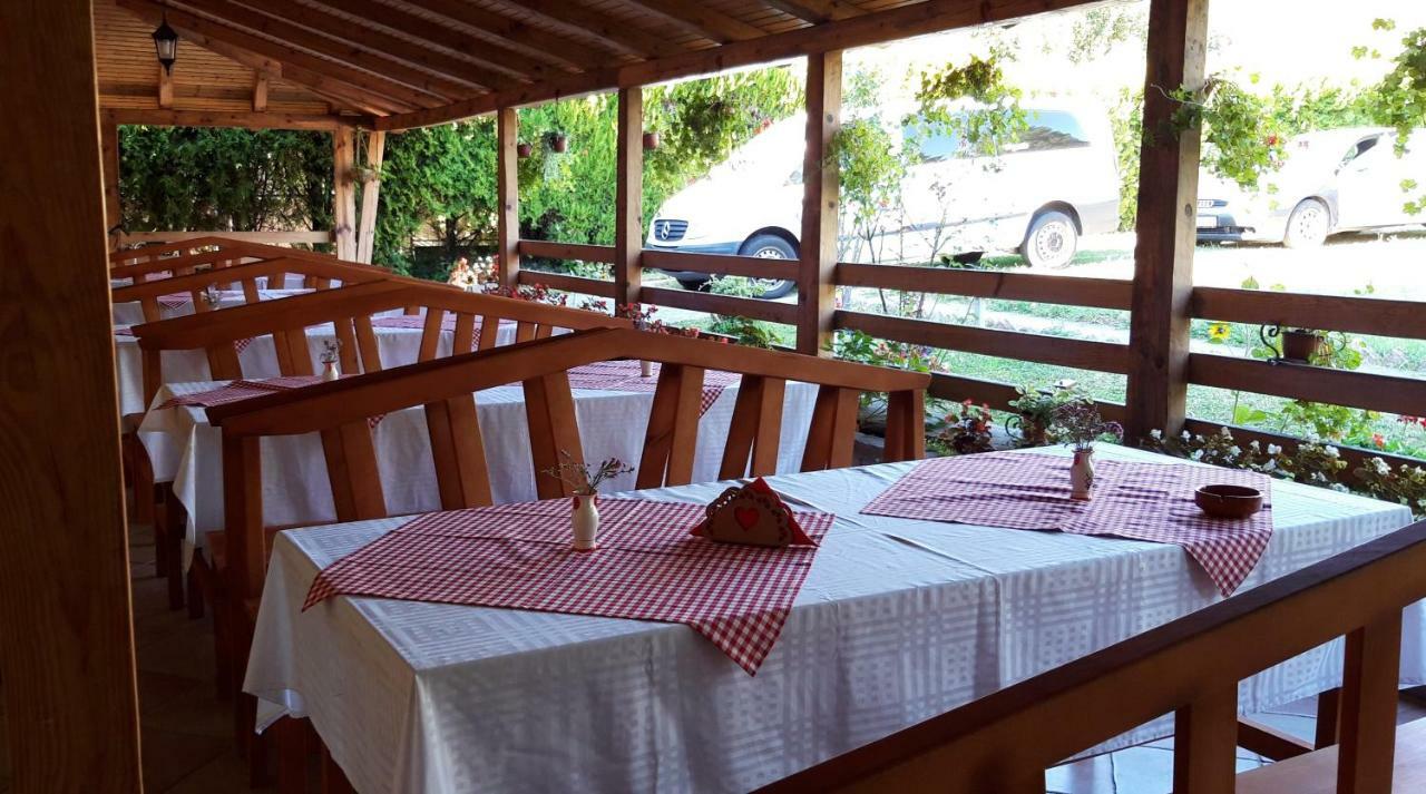 Domacinstvo Bakic Guest House Irig Ngoại thất bức ảnh